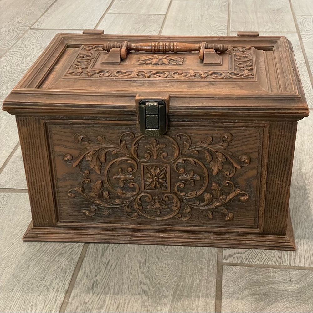 VTG MAX KLEIN PLASTIC SEWING STORAGE BOX WITH HANDLE BARABOO WISCONSIN SC 4015